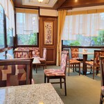 サイラー - 店内は、とても綺麗です。クリムトの絵などが飾られています。