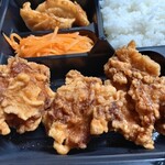 中華料理 海華楼 - からあげとこれもサービス揚げ餃子