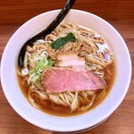 純手打ち だるま - 醤油らーめん大盛り。¥850。