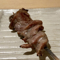 焼鳥 おみ乃 - 砂肝
                    おーこのプリッとした食感最高！
                    シコシコとして噛むほど旨味がジュワー、レモンを絞るとさらに美味しくなります♪