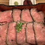 佰食屋1/2 国産牛とろにく重と焼肉重の専門店 - 