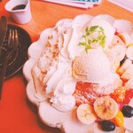 しゃぶしゃぶ 十勝晴れ - 果実いっぱいぱんケーキ(￥1100)。
            フルーツがたっぷり！