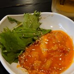 ホルモン 大勝 - 卵黄溶きます