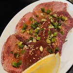 ホルモン 大勝 - 牛タン1000円