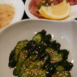 ホルモン 大勝 - ぬか漬けは店長さんからのサービスです