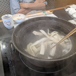 木曽路 - でも。せっかちだからつついちゃうｗｗ　これで２人前って少なくね？　いやご飯も食べてるけどさー