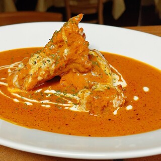 由技艺精湛的主厨制作的，印度各地的咖喱有80种以上!