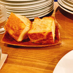 ビストロ カフェ デリ ポキナ369 - 自家製フォカッチャ