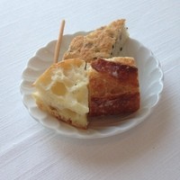 サーラ アマービレ - シニフィアンシニフィエのパン＆自家製ゴマパン