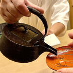 道人 - いつもならルンルンと登場するご主人から振る舞われた酒は、花火の絵柄が綺麗なお酒「みんなで花火を打ち上げるお酒」。