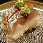 道人 - ⑤凌ぎ〜淡路岩屋の鬼鯵棒寿司との組合せが何とも贅沢なピンの素材を感じさせる。