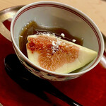 道人 - ⑫甘味〜とろっとろの蓮根餅に無花果。ご主人が点てる抹茶で。