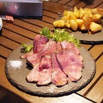 肉と野菜の農家イタリアン アリガト - ローストビーフとポテトフライプレーン