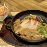 洋食屋 伊勢十 - 国産豚のポークソテーきのこのマスタードソース
            ここにご飯とお味噌が付くとランチセットになります。