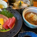 Wagokoro Nishiyama - 御膳の刺身はマグロとカンパチ、小鉢は牛筋大根です。