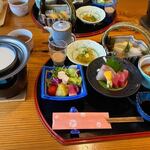Wagokoro Nishiyama - 先ずは温豆腐と御膳がテーブルに運ばれて来ました。