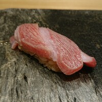 上野 榮 - 大トロ、岩塩でいただくのは珍しい