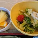 Kureha Haitsu - サラダ、フルーツ