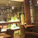 アパホテル&リゾート東京ベイ幕張 - シックな造りのレストラン