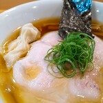 飯田商店 - ワンタン醤油ラーメン