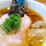 飯田商店 - ワンタン醤油ラーメン