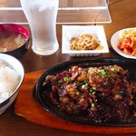 しゃぶ太郎 - 黒毛和牛カルビ焼き  ￥1100  納豆  ￥50