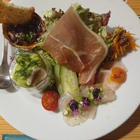 メルモーゾ ダ ドロカワ - 牛ほほ赤ワイン煮、アスパラと穴子(ズッキーニソース)レバーパテ、タマメ(オクラみょうがキャビア)鶏ハム(あんずソース)レバーパテ