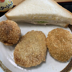 Guriru Yamatake - 左から、スコッチエッグ小、豚ヘレかつ、コロッケ（サンドイッチは参考出展）