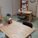 Megumiya - 中二階奥の部屋、テーブル席だす！