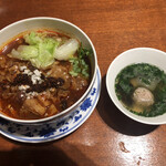 老四川 飄香小院 - 牛肉麺とランチスープ