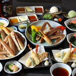【螃蟹套餐午餐】烤螃蟹、螃蟹寿喜烧双主菜、螃蟹天妇罗等7道菜品。