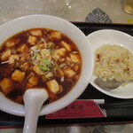 Chuugoku Kanton Ryouriman Seien - 「麻婆麺+半炒飯」（950円）