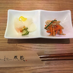 とんかつ成蔵 - 自家製ピクルス、きんぴら