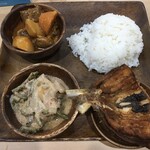 ARISTOCRAT ASIAN FOOD AND RESTAURANT - ３種類のおかずのセット上から