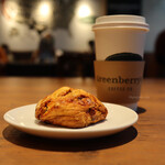 Greenberry's COFFEE - 日替わりコーヒー(Lサイズ 489円)
                        バタースコッチ(397円)
                        (セットで100円OFF)
                        