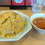 中華料理 鳳凰 - はいっ！これがわたしの「チャーハン」（¥700-税込）です。これが食べたかったのだー！「槍（やり）」が降ってたら来られなかったけど、「雨」だったので雨合羽を着込んで原付スクーターを駆って参上しました。