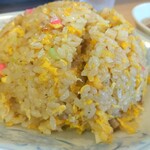 中華料理 鳳凰 - この甘みは由来は何だろう？自家製のラード？旨味の隠し味として、少しだけ醤油ラーメン用のスープのタレ？が入ってるのかな？想像するとワクワクします。秘密は秘密のままにしておきましょう。それが粋ってもんです