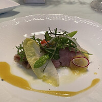 ア・マ・ファソン - 信州和牛のしゃぶしゃぶ
                    ご当地茄子のヒゴムラサキの焼き茄子を軽く火の通った和牛のイチボで巻いた、サラダ仕立て。和牛の旨み、脂とあっさりした茄子がよく合います⭐️⭐️⭐️⭐️⭐️
                    