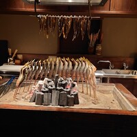 たでの葉 - 囲炉裏（鮎、上に吊られてるのは骨酒用）