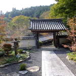 総本山長谷寺 喫茶去 - 館前の門をくぐりました＼(*^▽^*)/