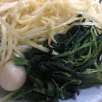 ラーメン家 - ほうれん草もたっぷり
