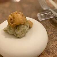 ボッテゴン - ◇ウニ　ゼッポリーネ　
                    岩塩が雲丹の甘さと美味しさを引き立てますね♪贅沢なもちもちパン！