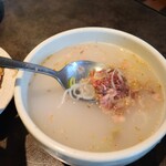 山水園 - 化学調味料の味があまりしない。美味しいコムタンスープです