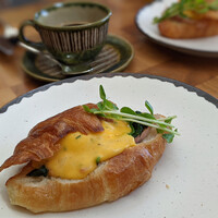 ザ タヴァン グリル＆ラウンジ - 