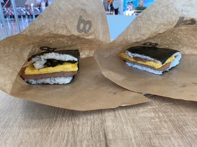 ポーたま 那覇空港国内線到着ロビー店 Pork Tamago Onigiri 那覇空港 おにぎり 食べログ