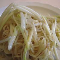 メゾン・ド・ユーロン - 黄ニラともやしの焼きそば1