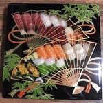 仙令平庄 - 料理写真:お盆限定鮨 (寿司桶はしっかりしたプラ製)