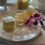 THE KAHALA LOUNGE - 