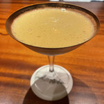 Bar Tetu - マンゴーのカクテル。クリームが入ってコクと濃厚さもあるんだけど後半すっと厚みが抜けて爽やかになる。