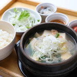 Seafood “white” sundubu set meal